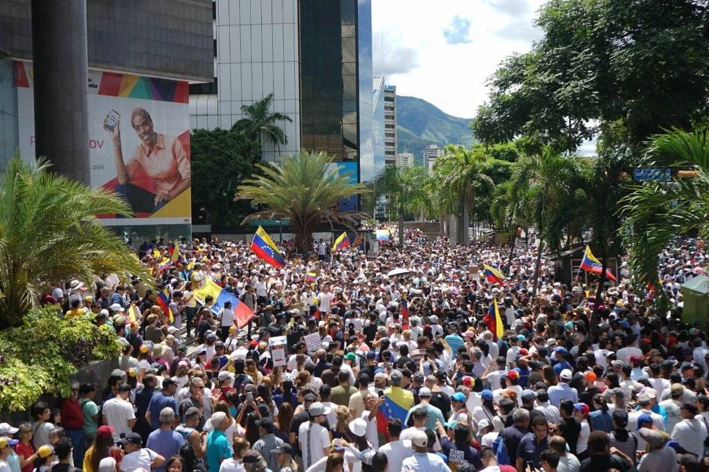 Fraude e ditadura aparecem em 41% da repercussão sobre eleição na Venezuela